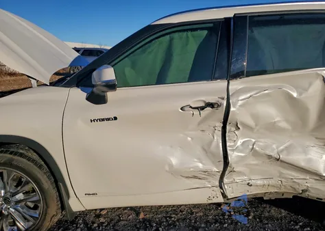 2021 Toyota Highlander Hybrid Limited z USA, uszkodzony, nr VIN 5TDDBRCH1MS531583